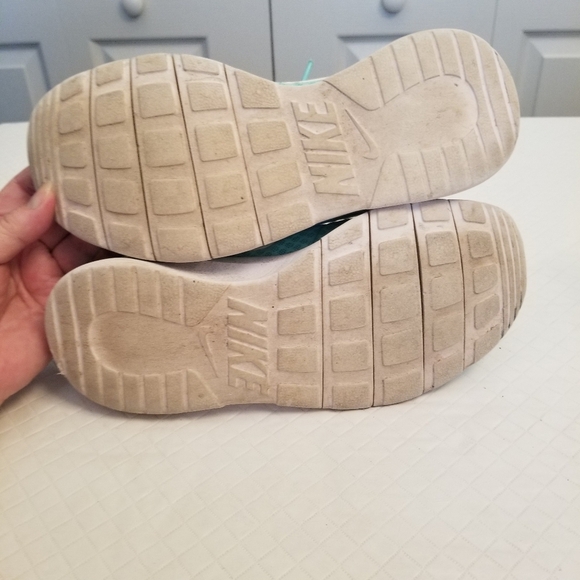 Nike Tanjun Aqua Blue Lace-up Light Sneaker  Sz. 7Y See Photos - Picture 3 of 9